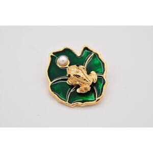 JJI Vintage Frog Pin Brooch Lily Pad Pearl Green Gold Tone Enamel Signed BinAT